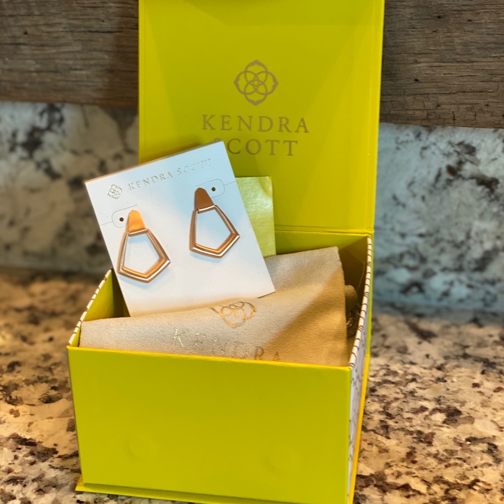 Kendra Scott NWT Earrings